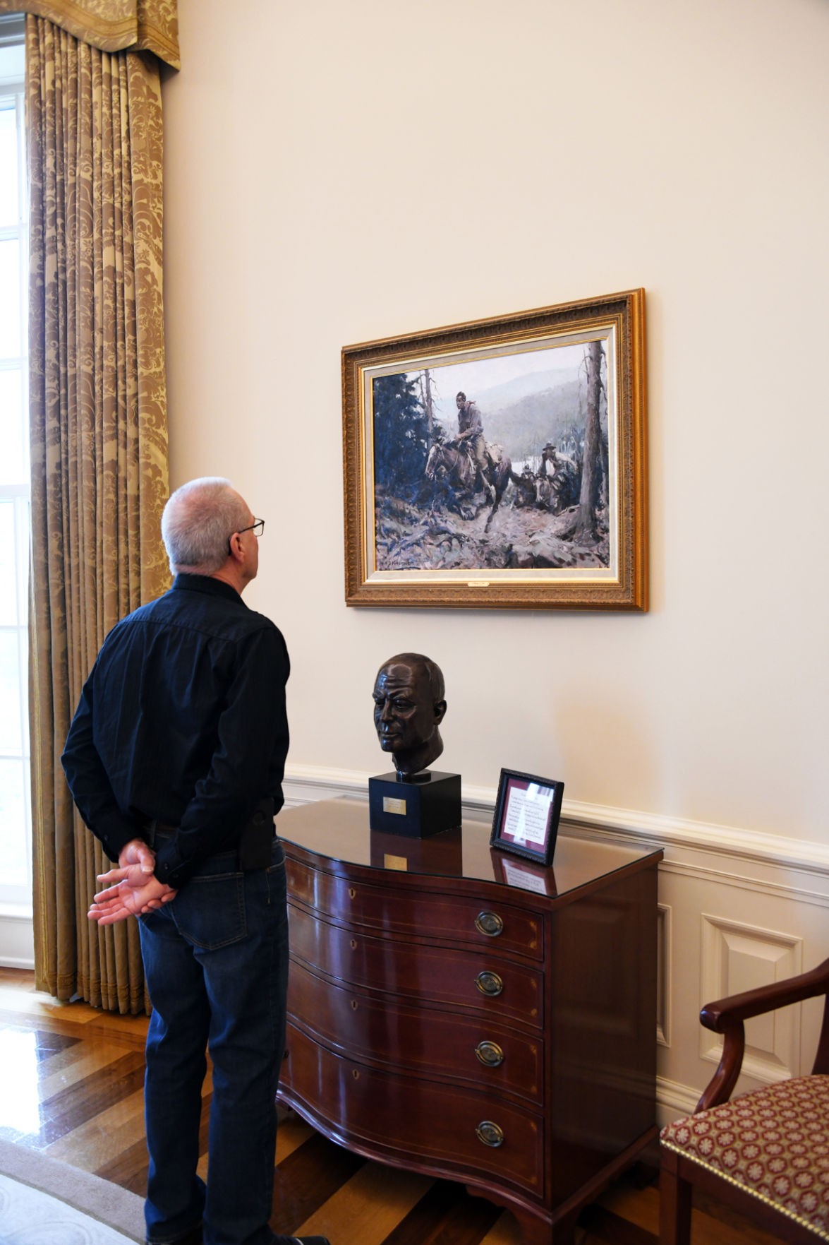 305 Galen Naber in the re-created Oval Office at the George Bush Institute in Dallas.JPG